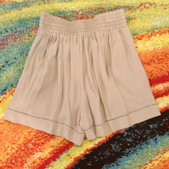 LovPosh High-Waisted Shorts - Picture 2 of 3